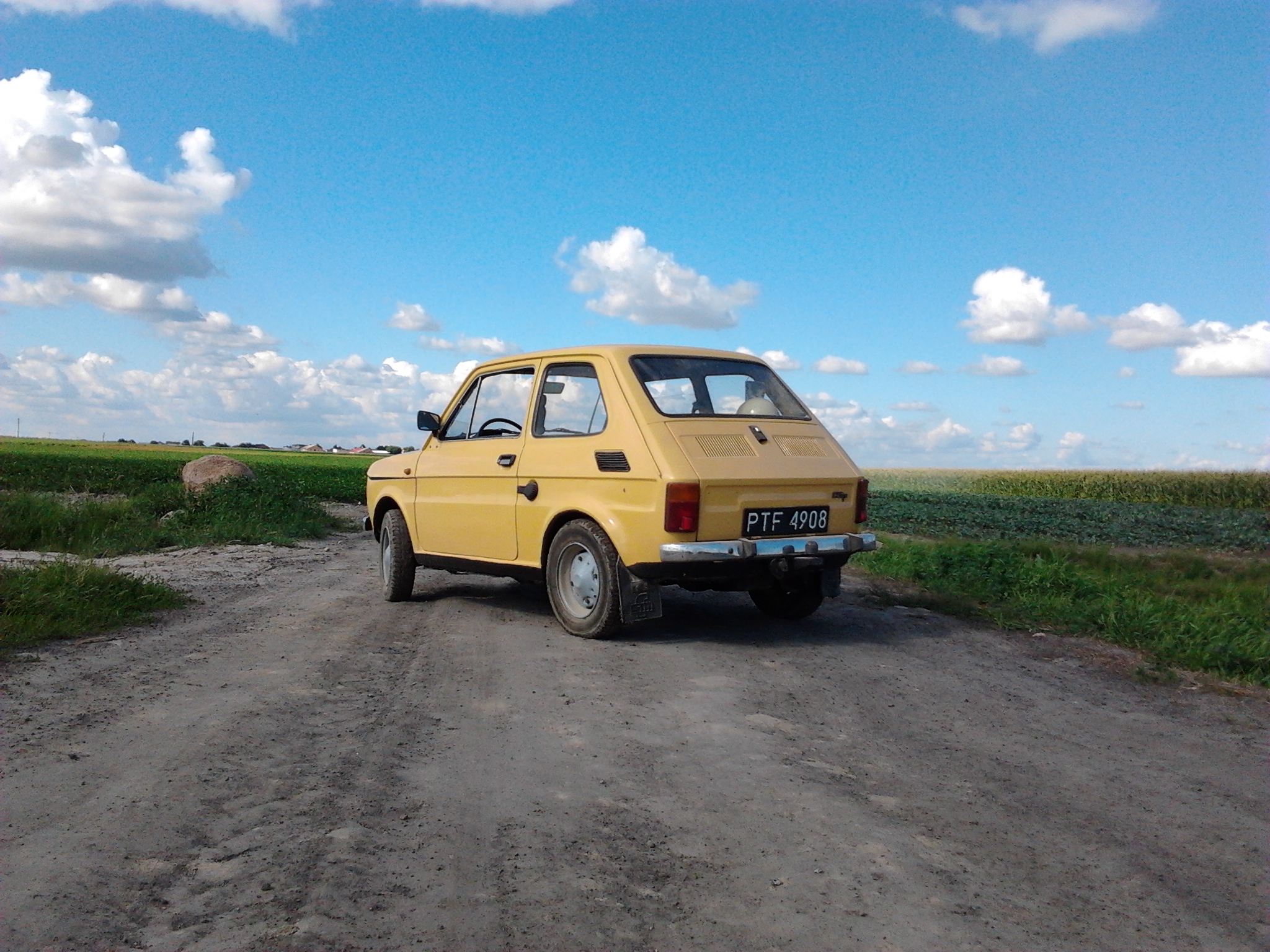 Zobacz obrazek (Polski Fiat 126p z 1979) www