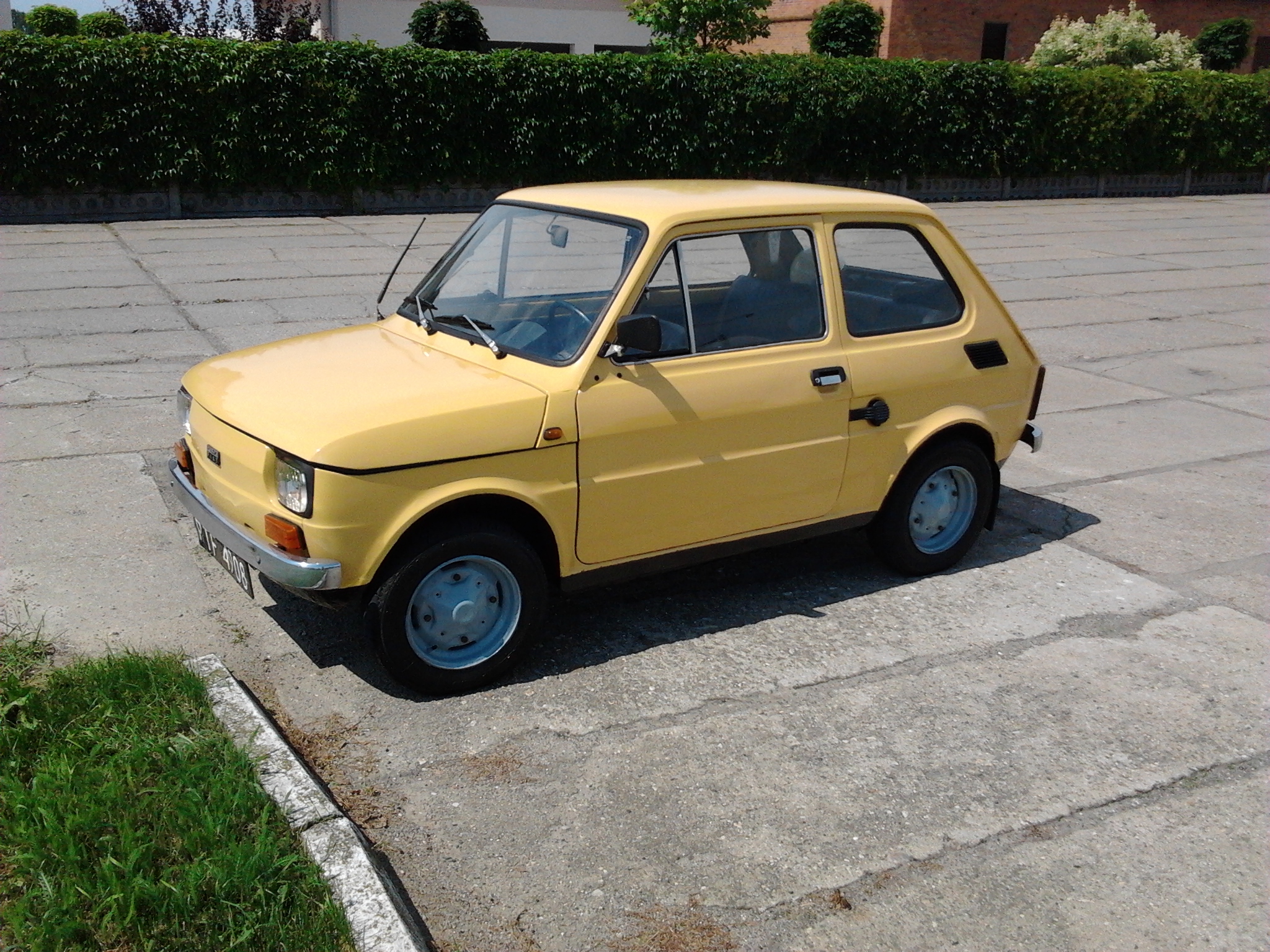 Zobacz obrazek (Polski Fiat 126p z 1979) www